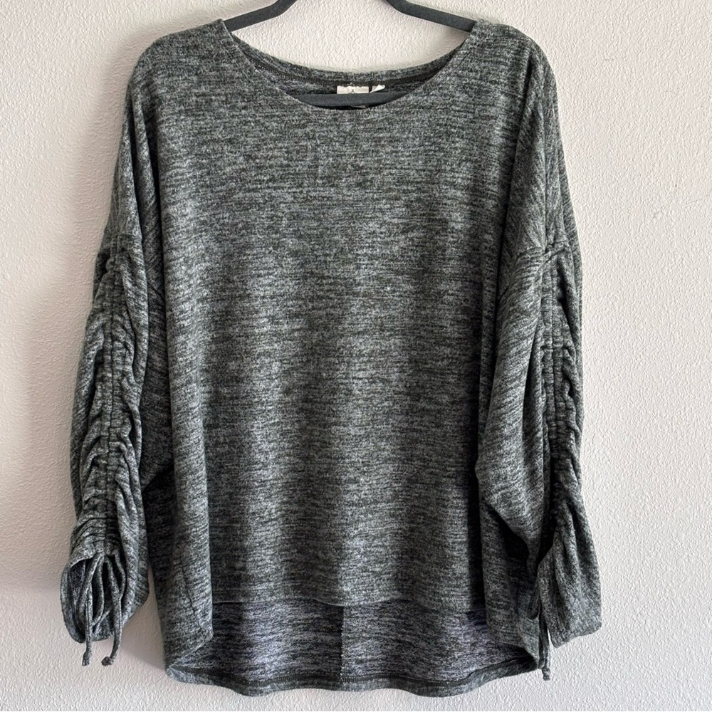 Alkamy Women's Top Green & Heather Gray Color with 3/4 Ruched Sleeves Size LG